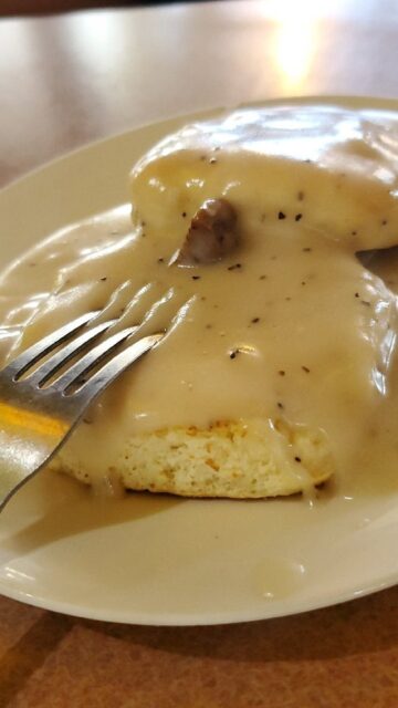Are you a fan of biscuits and gray?

#fresnofoodie #fresnocalifornia #breakfastnook